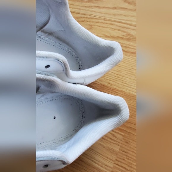 Superstar Adidas white shoes 10.5 - Picture 11 of 13